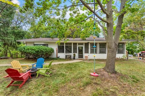 Photo of 26 Glen Echo Road, Elgin, IL 60120 (MLS # 12494872)