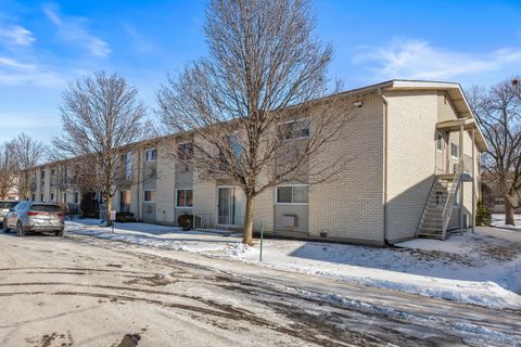 Tiny photo for 8888 Steven Drive #1H, Des Plaines, IL 60016 (MLS # 12554111)