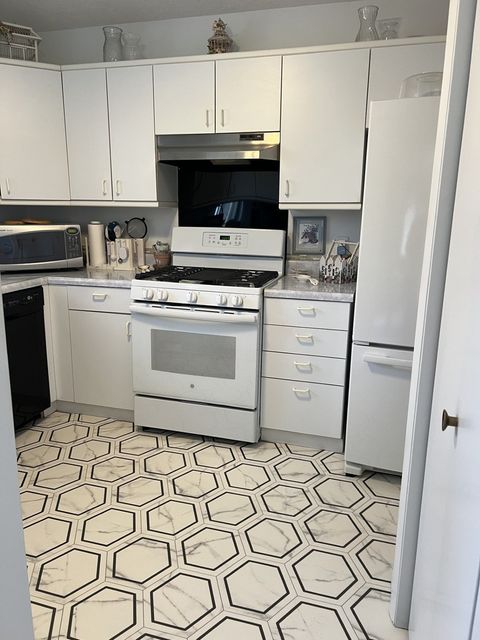 Tiny photo for 466 44th Ave Court #17, East Moline, IL 61244 (MLS # 12573693)