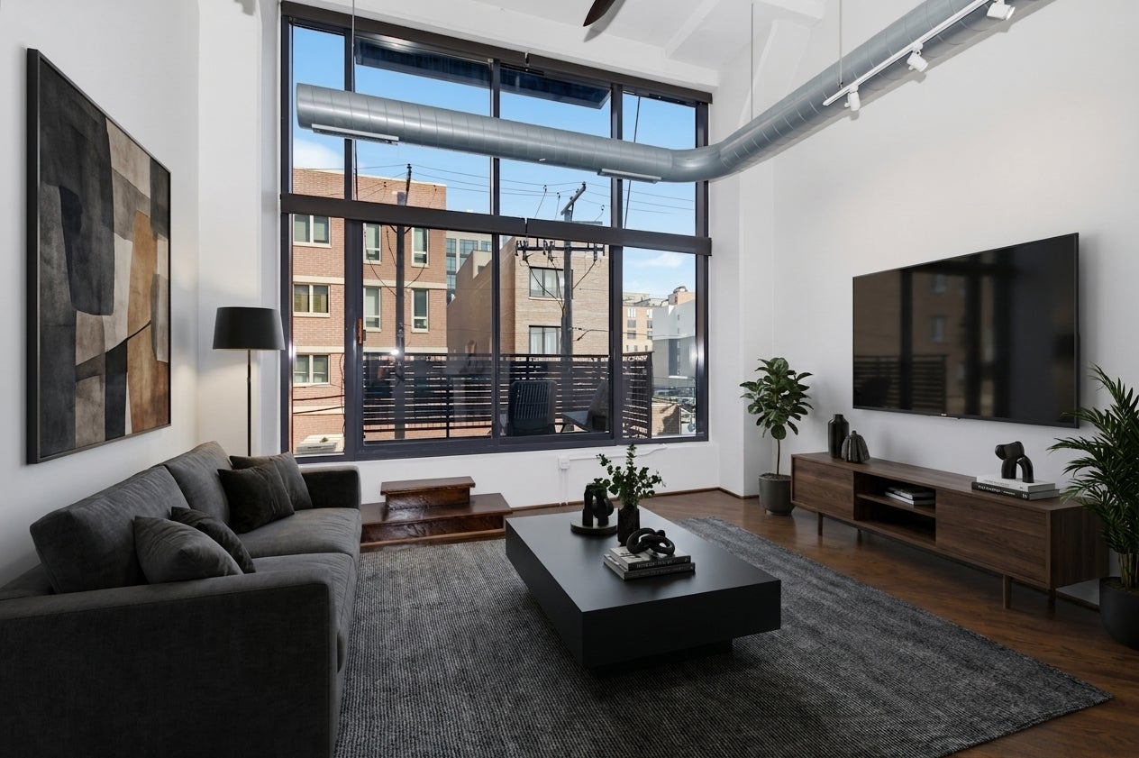1224 W Van Buren Street 220