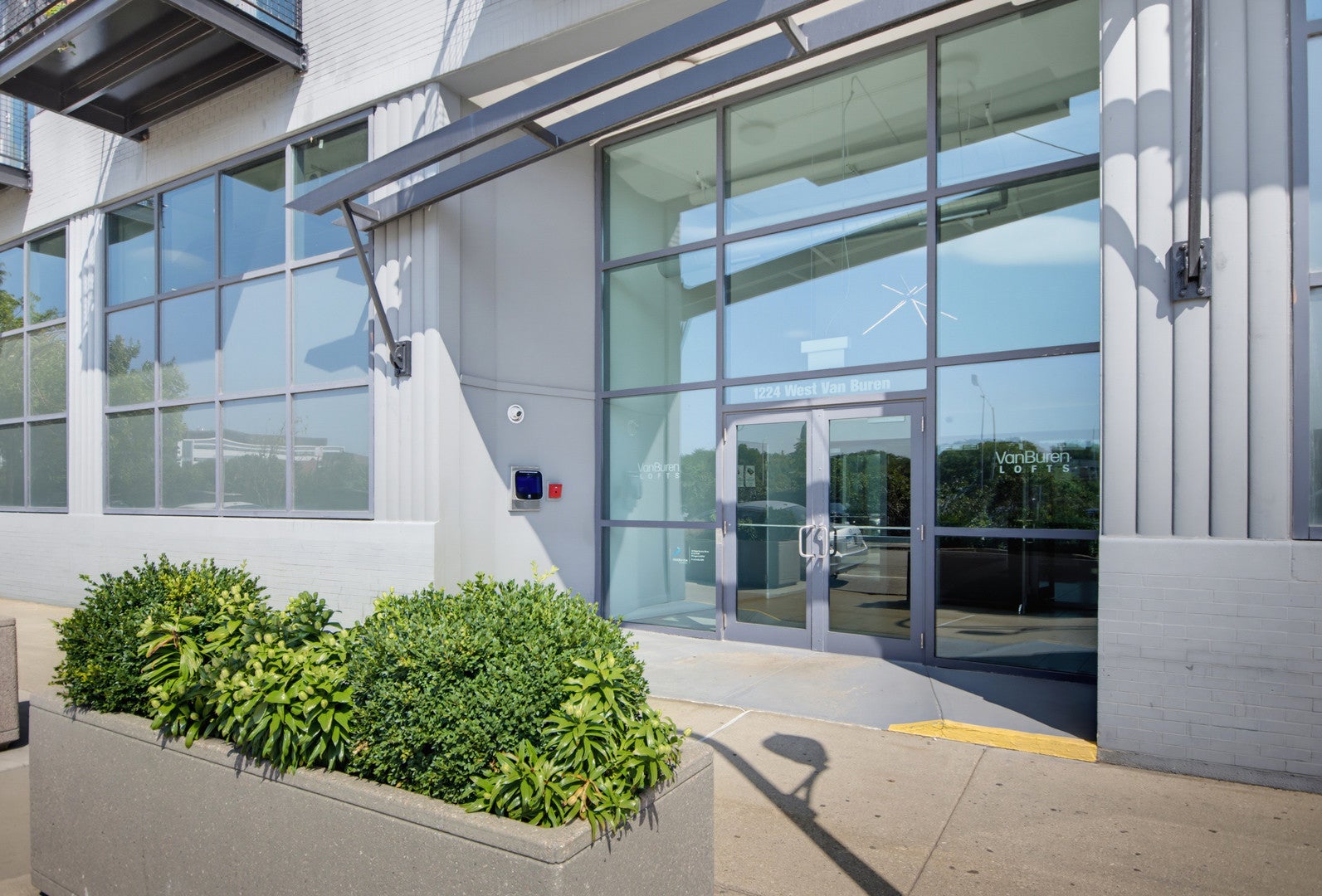 1224 W Van Buren Street 220