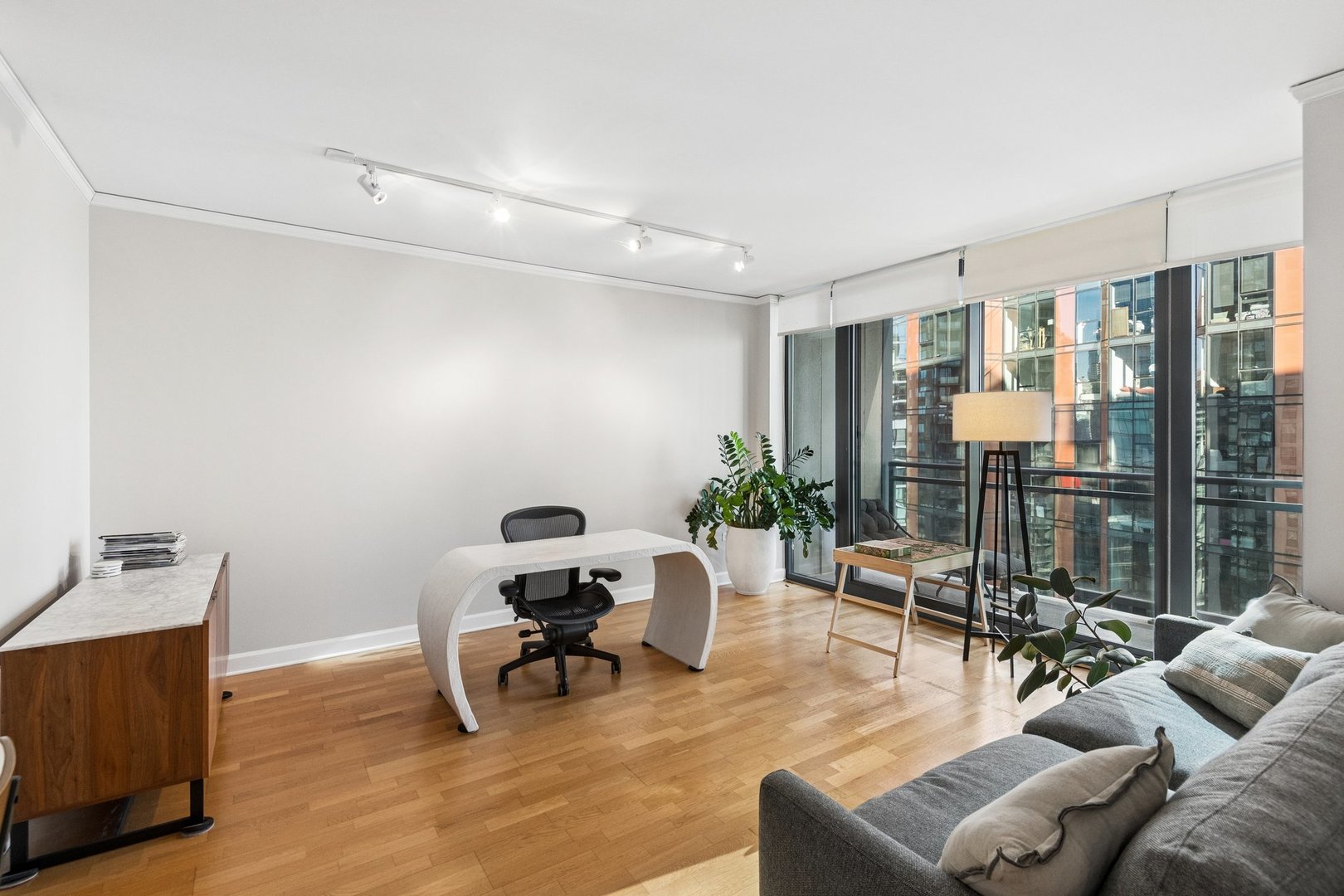 201 N WESTSHORE Drive 2506