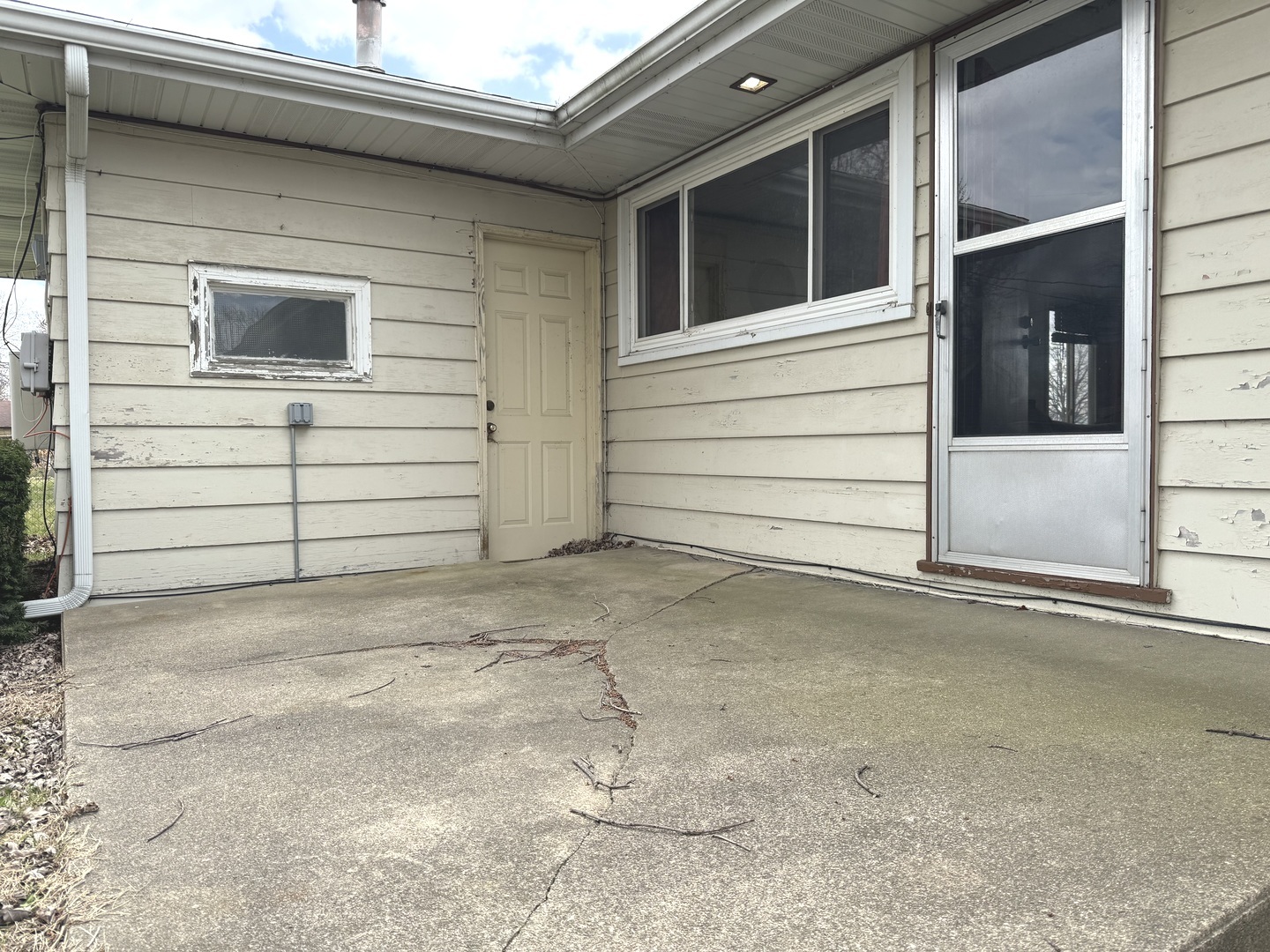 Bradley, Illinois 60915, United States, 3 Bedrooms Bedrooms, ,2 BathroomsBathrooms,Residential,Contingent,250452