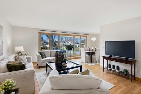 Tiny photo for 701 Preston Lane, Schaumburg, IL 60193 (MLS # 12583510)