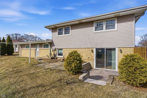 Tiny photo for 701 Preston Lane, Schaumburg, IL 60193 (MLS # 12583510)