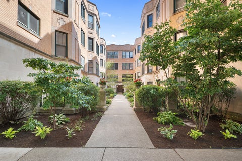 Photo of 1215 W GRANVILLE Avenue #1A, Chicago, IL 60660 (MLS # 12693874)