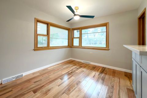 Tiny photo for 914 S Robert Drive, Mount Prospect, IL 60056 (MLS # 12596317)