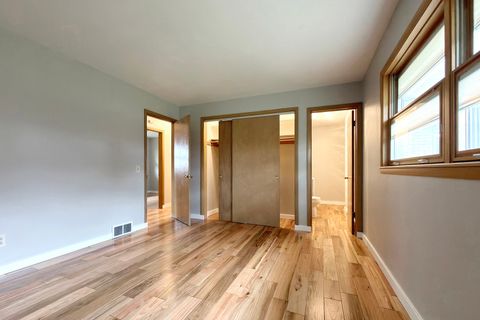 Tiny photo for 914 S Robert Drive, Mount Prospect, IL 60056 (MLS # 12596317)