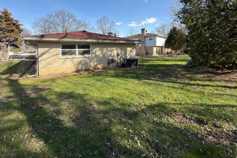Tiny photo for 914 S Robert Drive, Mount Prospect, IL 60056 (MLS # 12596317)