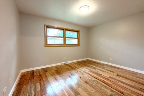 Tiny photo for 914 S Robert Drive, Mount Prospect, IL 60056 (MLS # 12596317)