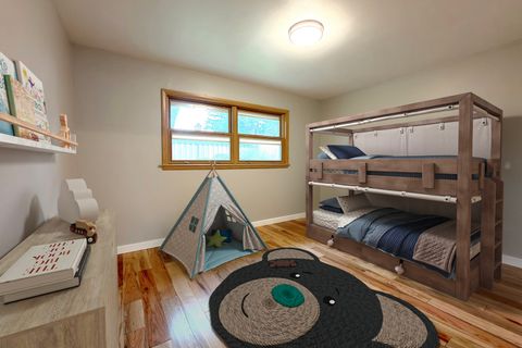 Tiny photo for 914 S Robert Drive, Mount Prospect, IL 60056 (MLS # 12596317)