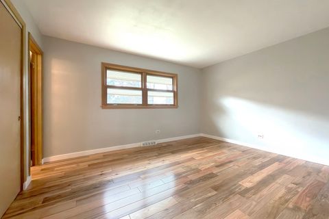 Tiny photo for 914 S Robert Drive, Mount Prospect, IL 60056 (MLS # 12596317)