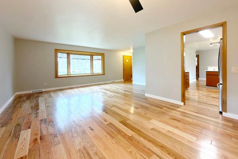 Tiny photo for 914 S Robert Drive, Mount Prospect, IL 60056 (MLS # 12596317)