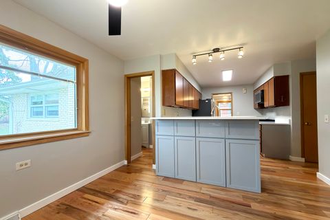 Tiny photo for 914 S Robert Drive, Mount Prospect, IL 60056 (MLS # 12596317)