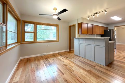 Tiny photo for 914 S Robert Drive, Mount Prospect, IL 60056 (MLS # 12596317)