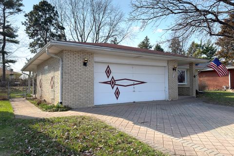 Tiny photo for 914 S Robert Drive, Mount Prospect, IL 60056 (MLS # 12596317)