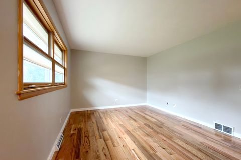 Tiny photo for 914 S Robert Drive, Mount Prospect, IL 60056 (MLS # 12596317)