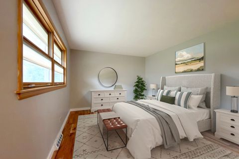 Tiny photo for 914 S Robert Drive, Mount Prospect, IL 60056 (MLS # 12596317)