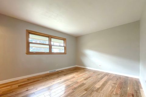 Tiny photo for 914 S Robert Drive, Mount Prospect, IL 60056 (MLS # 12596317)