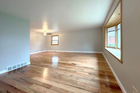 Tiny photo for 914 S Robert Drive, Mount Prospect, IL 60056 (MLS # 12596317)