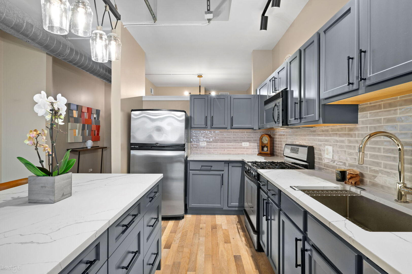 3260 N Clark Street 508