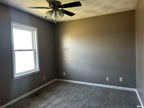 Tiny photo for 1102 Bailey Lane, Benton, IL 62812 (MLS # EB460784)