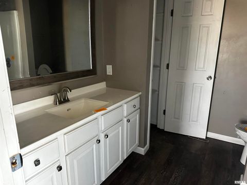 Tiny photo for 1102 Bailey Lane, Benton, IL 62812 (MLS # EB460784)