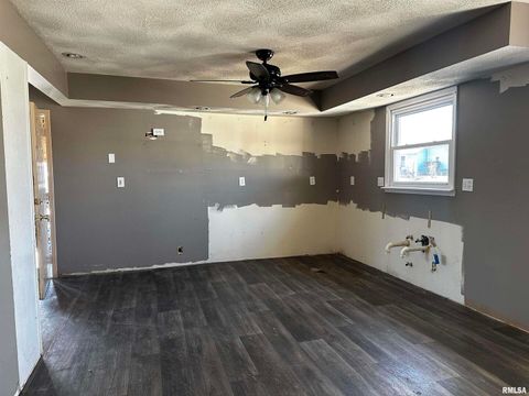 Tiny photo for 1102 Bailey Lane, Benton, IL 62812 (MLS # EB460784)