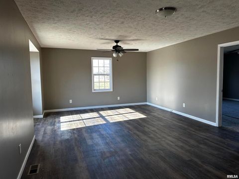 Tiny photo for 1102 Bailey Lane, Benton, IL 62812 (MLS # EB460784)