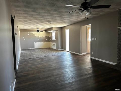 Tiny photo for 1102 Bailey Lane, Benton, IL 62812 (MLS # EB460784)