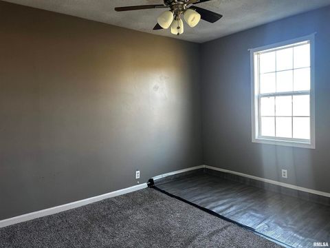 Tiny photo for 1102 Bailey Lane, Benton, IL 62812 (MLS # EB460784)