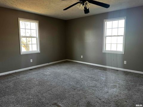 Tiny photo for 1102 Bailey Lane, Benton, IL 62812 (MLS # EB460784)