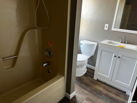 Tiny photo for 1102 Bailey Lane, Benton, IL 62812 (MLS # EB460784)