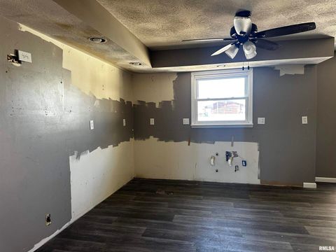 Tiny photo for 1102 Bailey Lane, Benton, IL 62812 (MLS # EB460784)