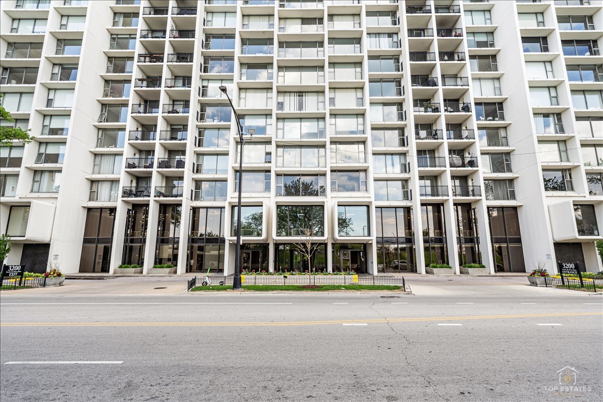 3200 N Lake Shore Drive 2601