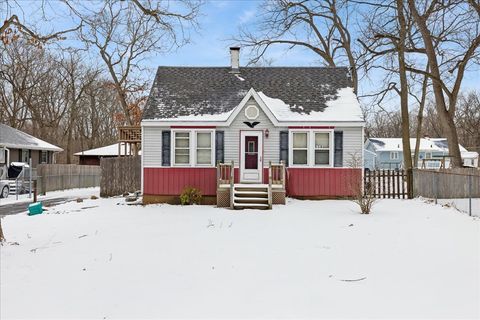 Photo of 338 College Avenue, Winthrop Harbor, IL 60096 (MLS # 12598132)