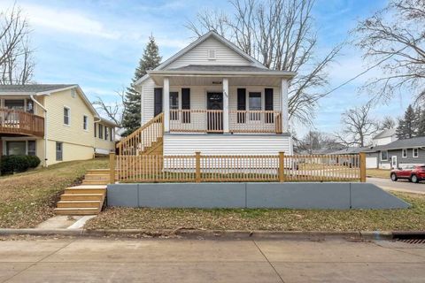 Photo of 2503 Glenn Street, Bettendorf, IA 52722 (MLS # 100000362)