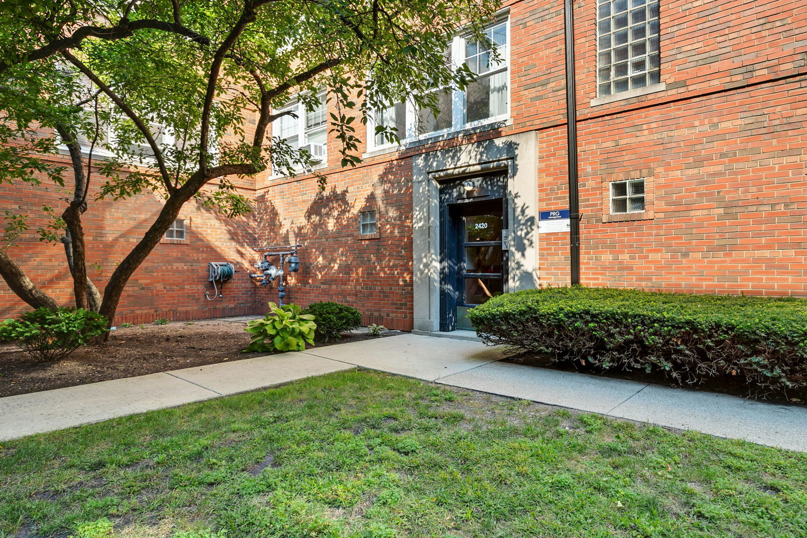 2420 W FARRAGUT Avenue 3A