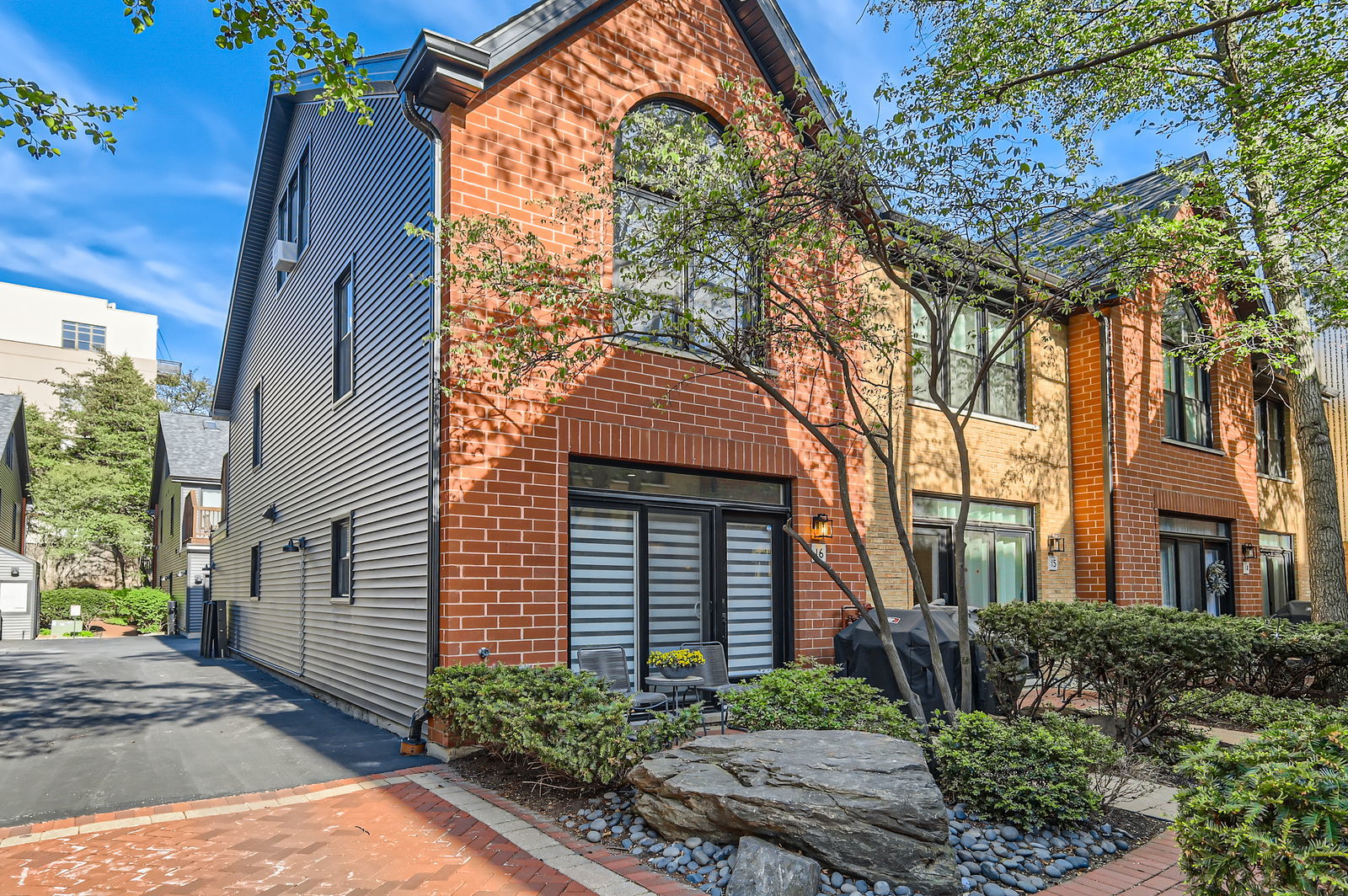 1801 W Diversey Parkway 16