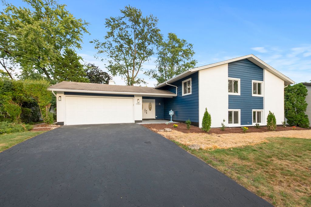 Photo for 5927 Sherman Drive, Woodridge, IL 60517 (MLS # 12479315)