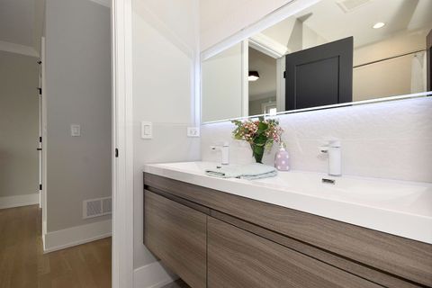 Tiny photo for 3923 N Bernard Street, Chicago, IL 60618 (MLS # 12484614)