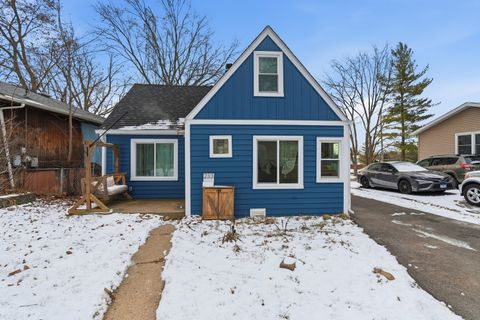 233 E Hawthorne Drive Round Lake Beach IL 60073