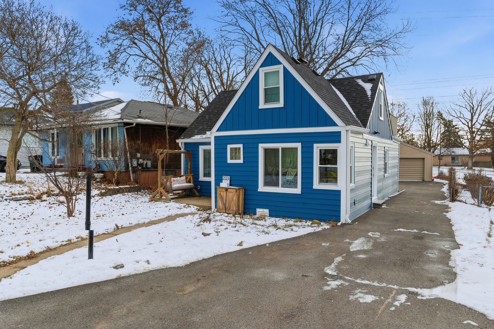 233 E Hawthorne Drive