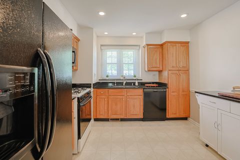 Tiny photo for 1011 Brentwood Circle, Buffalo Grove, IL 60089 (MLS # 12680512)