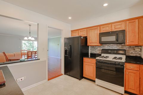Tiny photo for 1011 Brentwood Circle, Buffalo Grove, IL 60089 (MLS # 12680512)