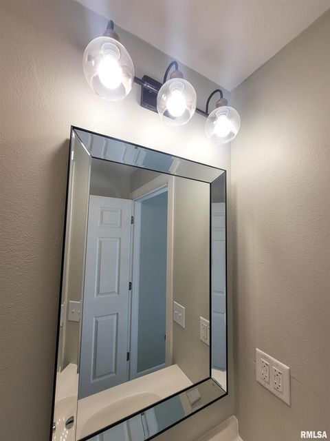 Tiny photo for 306 Bible Street, Flora, IL 62839 (MLS # EB460094)