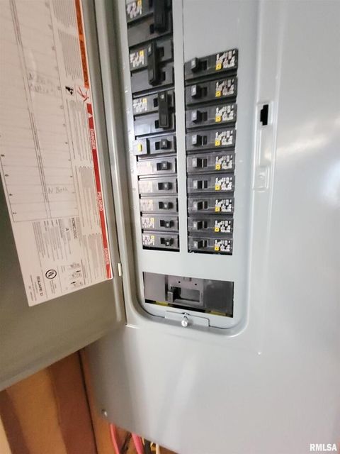 Tiny photo for 306 Bible Street, Flora, IL 62839 (MLS # EB460094)