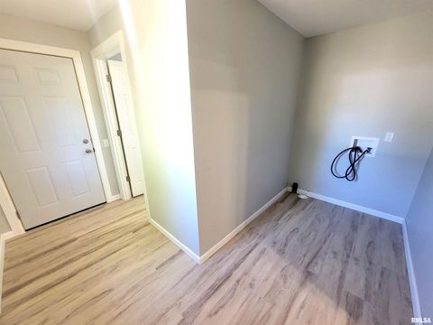 Tiny photo for 306 Bible Street, Flora, IL 62839 (MLS # EB460094)