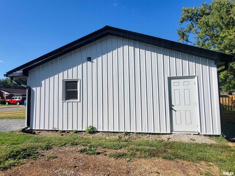 Tiny photo for 306 Bible Street, Flora, IL 62839 (MLS # EB460094)