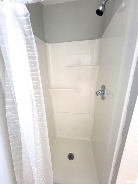 Tiny photo for 306 Bible Street, Flora, IL 62839 (MLS # EB460094)